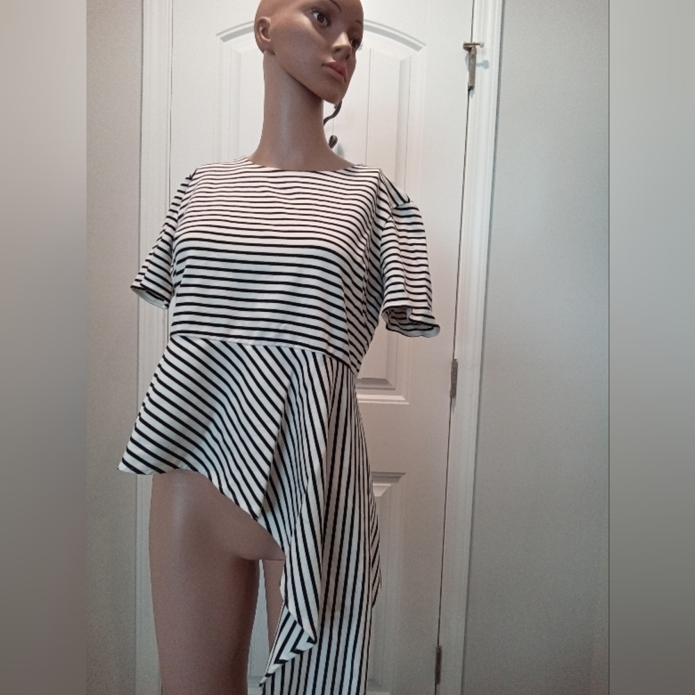 Vince Camuto Size M Black and White  Stripped Asymmetrical Top